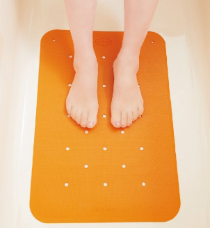 浴槽内にしゃがむ動作をサポート