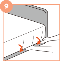 マットレスの下に折り込み、角を作ります。