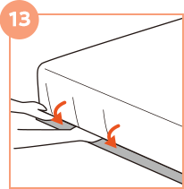 マットレスの下に折り込み、角を作ります。