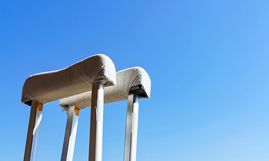 松葉杖の特徴とは？選び方や使い方、レンタルや購入方法についてわかりやすく紹介