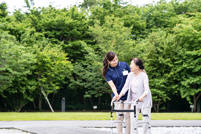 歩行器・歩行車とシルバーカーの特徴や違いを詳しく紹介！