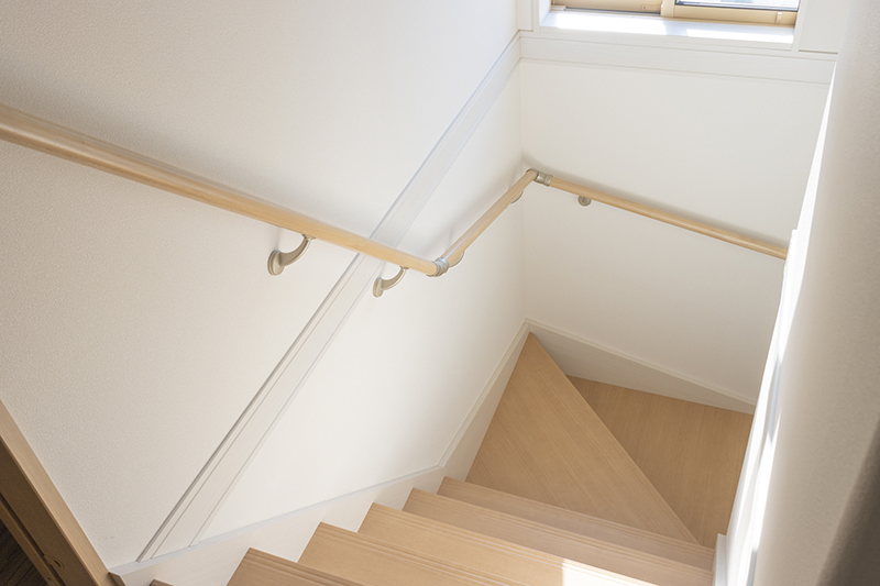 階段の手すりは必要？選び方や取り付け時のポイント、活用したい補助金制度を紹介廃用症候群の予防法