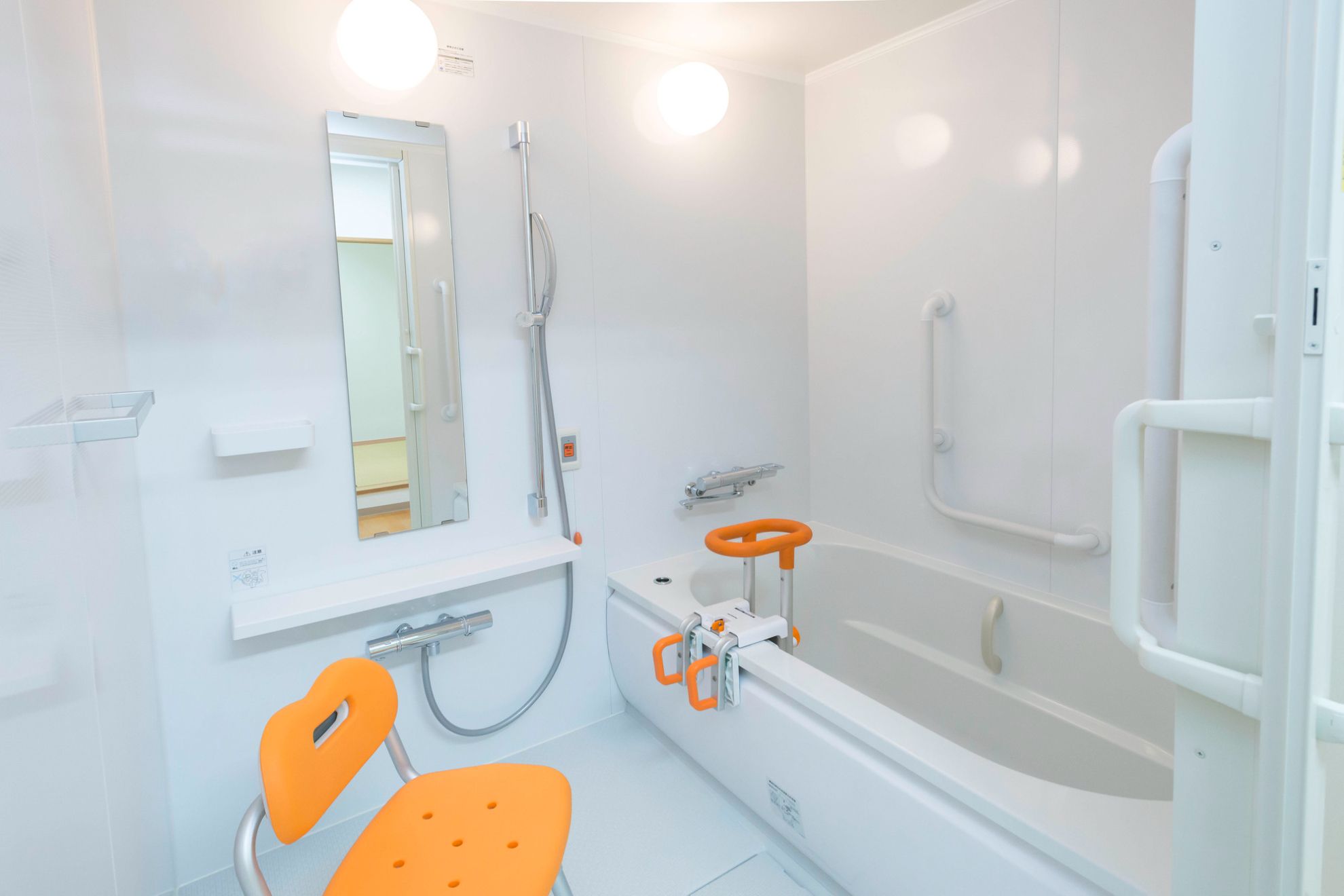 入浴介助の手順と留意点とは？必要なものや服装、便利グッズ、ポイントを紹介